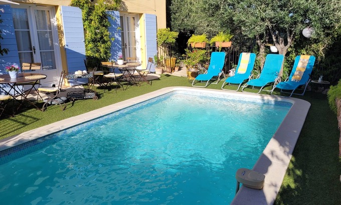 Roquebrune-sur-Argens Villa | Charming gîte with pool and garden
