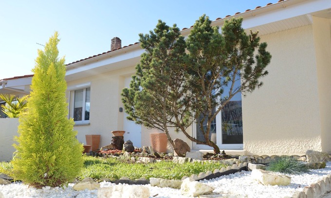 Saint-Medard-en-Jalles House | Charming Bordelais pavilion (full accommodation)