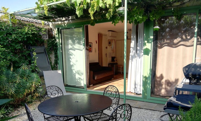 St.-Remy-de-Provence Cottage | Charming Mazet with swimming pool