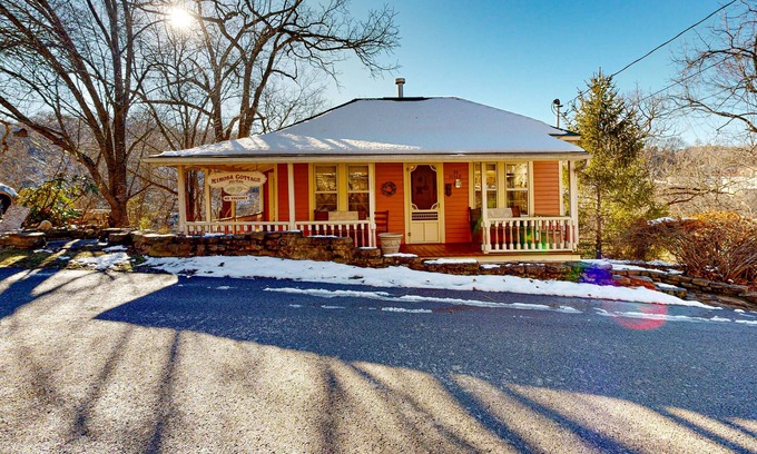 Eureka Springs Historic District Cottage | Charming fully restored cottage with balcony, private hot tub, balcony & views