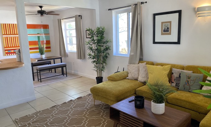 Liberty City House | Charming fully renovated 3 Bedroom