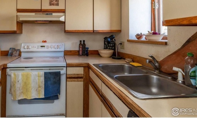 Goss - Grove Cottage | Charming Furnished Guest House