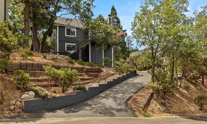 Lake Arrowhead House | Charming Getaway Cabin