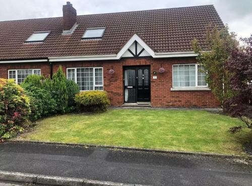 Newry House | Charming getaway in Newry centre