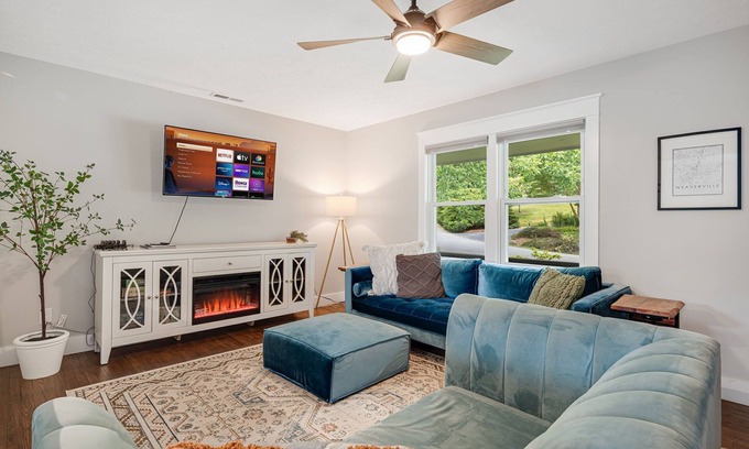 Weaverville House | Charming getaway in Weaverville! Great location!
