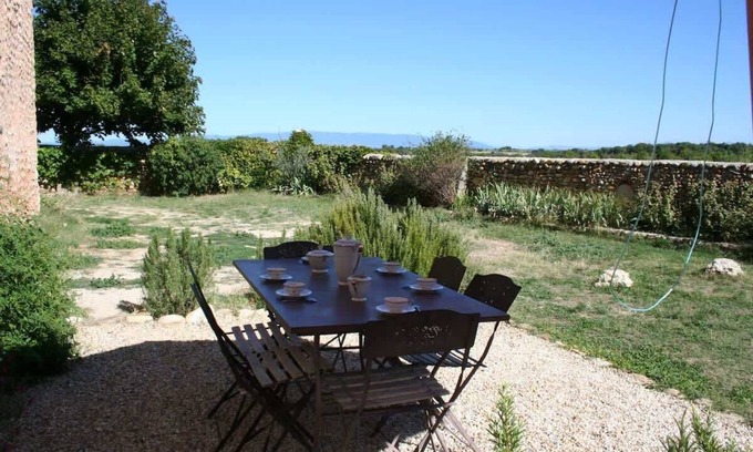 Valensole House | Charming Gîte with swimming pool surrounded by lavender