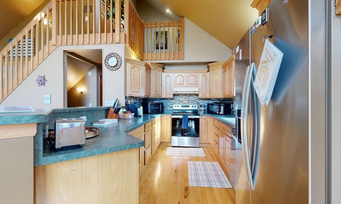Rome House | Charming Golf View Home, w/Hot tub, Sauna, Fire pit, near Lakes & Trails!
