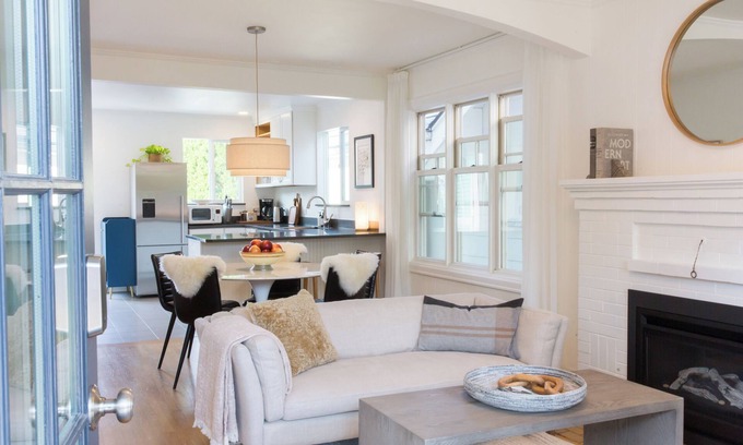 Phinney Ridge House | Charming Green Lake Bungalow with family Zoo passes!