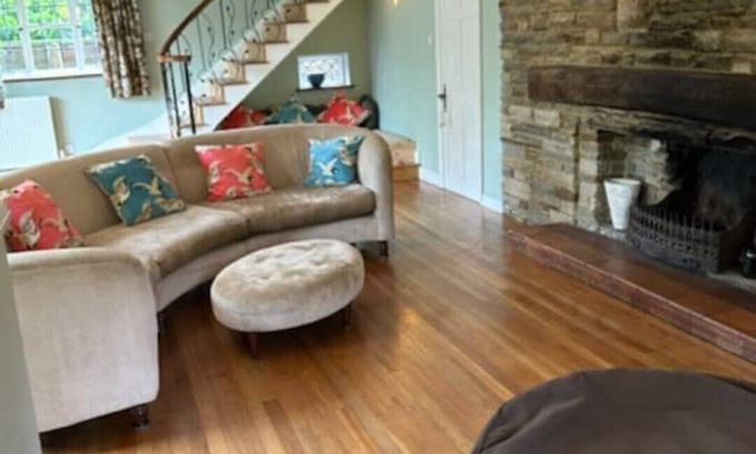 St. Mary's Other | Charming Group Stay – Peaceful Retreat near London