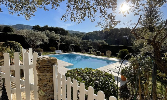 Le Beausset Bed & Breakfast | Charming guest house, 15 minutes from the most beautiful beaches in the Var.