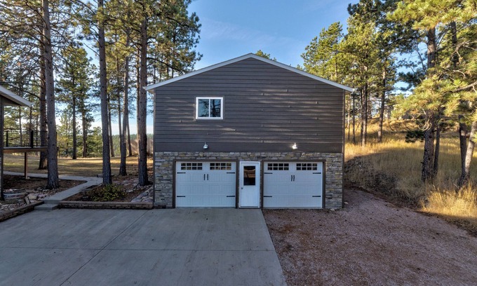 Blackhawk House | Charming Guest House by Black Hawk