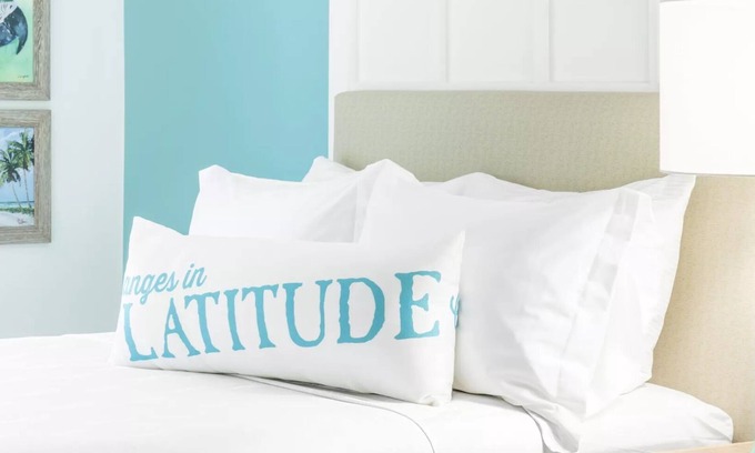 I-435 West KC-KS Hotel | Charming Guest Room Perfect for Quiet Retreats Near Schlitterbahn Waterpark