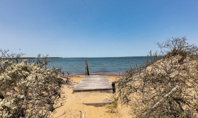 Amagansett Cottage | Charming Hampton's Beachfront Escape