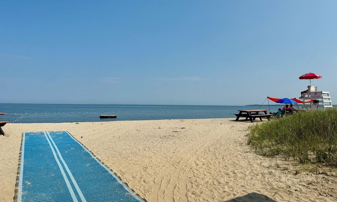 Clearwater Beach House | Charming Hamptons Beach Cottage