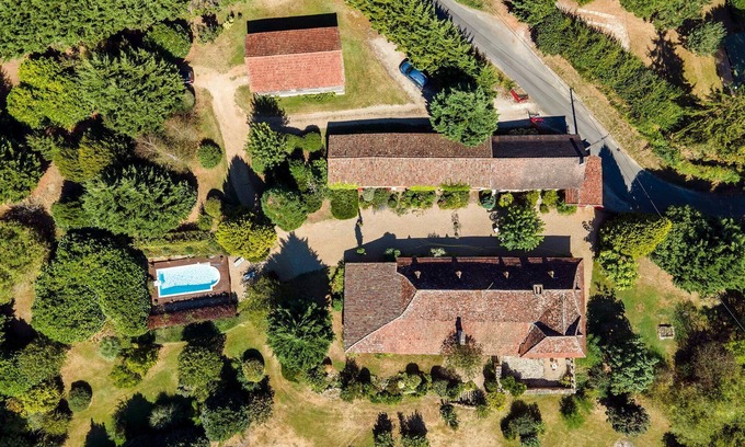 Lembras House | Charming historic barn with pool
