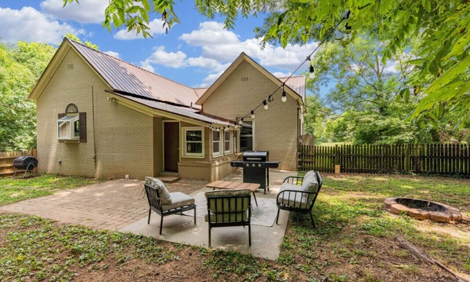 Hurdle Mills House | Charming historic farm house