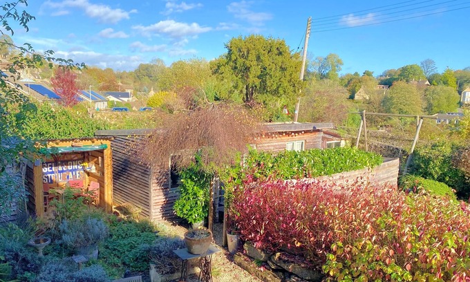 France Lynch Cabin | Charming holiday home in the lovely Cotswold hillside village of France Lynch.
