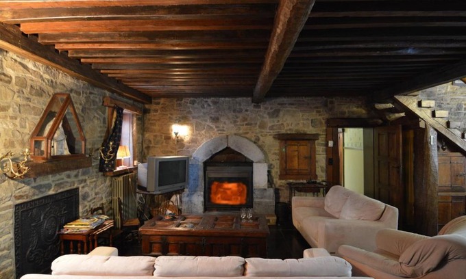 Halleux House | Charming Holiday Home in Halleux with Garden