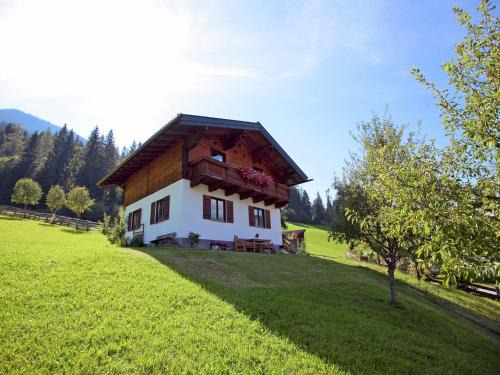 Huettau House | Charming Holiday Home in Hüttau with Barbecue