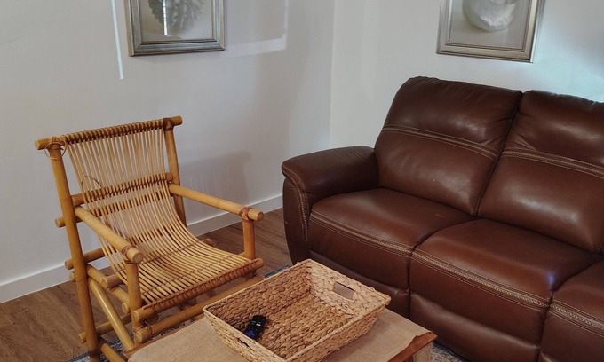 La Presa House | Charming Home : AC, Fast internet, Office, Off-Street Parking, Laundry