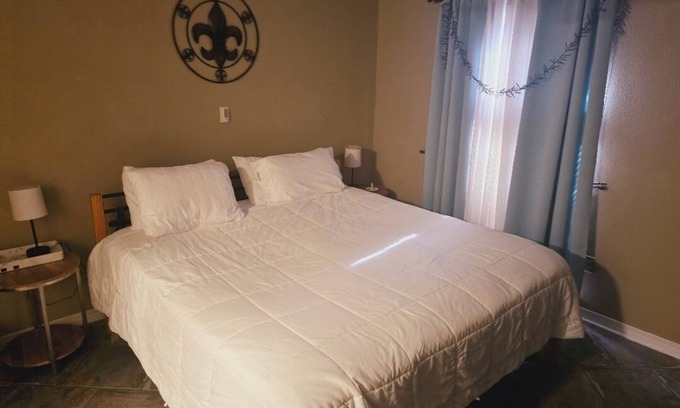 Metairie House | Charming home in a very safe area! Walk to the Lake and short drive to NOLA