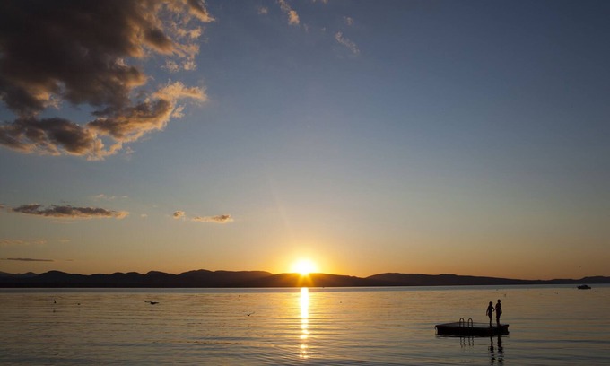 Charlotte House | Charming Home in Charlotte,Vermont Overlooking Lake Champlain