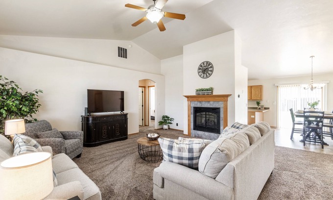 Twin Falls House | ♫CHARMING♫ Home Near Hospital - FREE Netflix