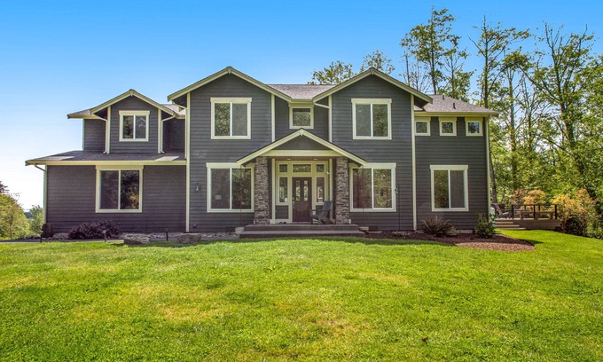 Clinton House | Charming Home near the Ferry w/Private Hot Tub - Walk to Trails
