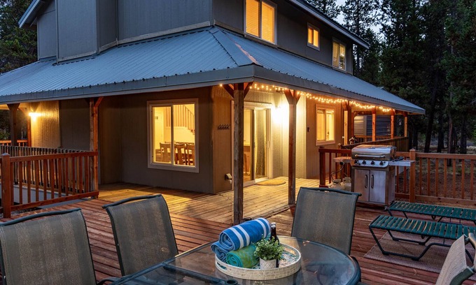 Three Rivers House | Charming home on a wooded acre. Close to river and National Forest!
