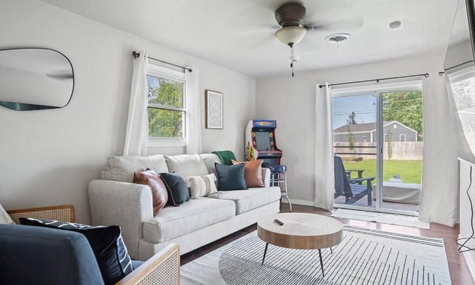 Rapid City House | Charming Home-Pet-Friendly-LG Fenced Backyard