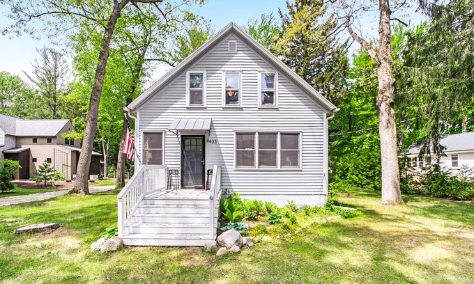 Union Pier Cottage | Charming Home w/Large Yard, Free WiFi, Furnished Deck, Gas Grill, Firepit