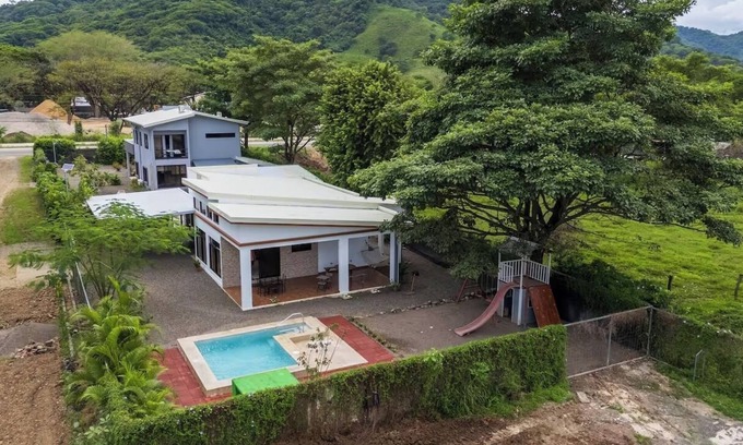 Veintisiete de Abril House | CHARMING HOME WITH PRIVATE POOL - CLOSE TO BEACH AND PET FRIENDLY - NATURE