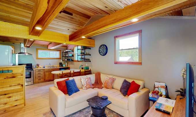 Weaverville House | Charming home with grill, deck, & washer/dryer - near Asheville