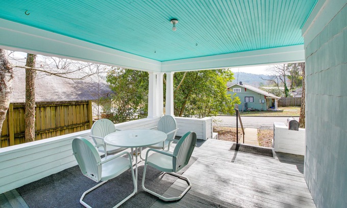 Hot Springs Cottage | Charming Hot Springs Home < 2 Mi to Bathhouse Row!