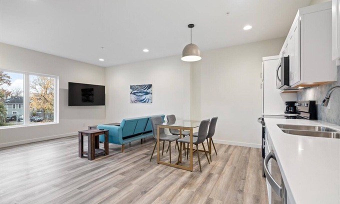 Evansville Apartment | Charming hotel suite in enchanting Evansville with AC, WiFi & parking