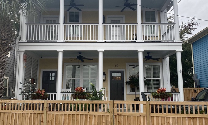 Westside House | Charming house 2nd floor unit, downtown Charleston steps from King Street