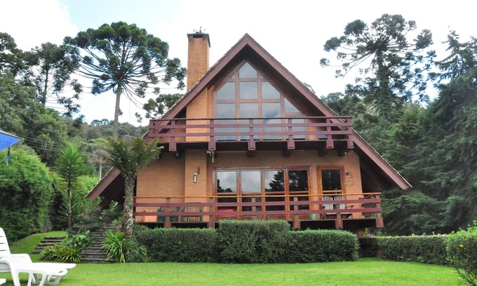 Campos do Jordao Cottage | charming house in the midst of Campos do Jordao Mountains with tennis court.