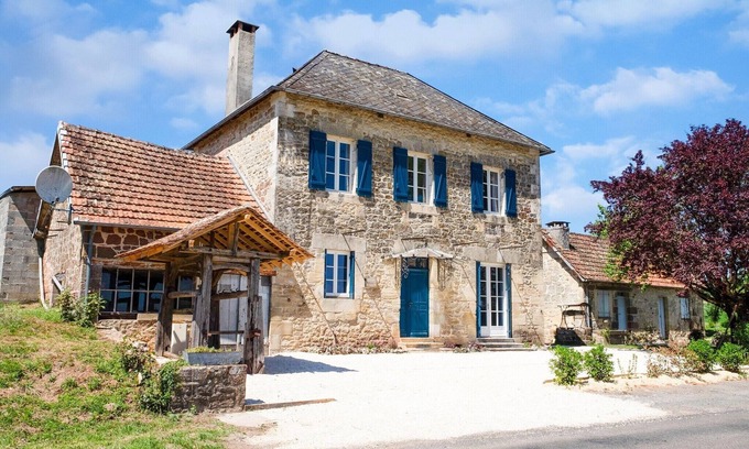 Coubjours House | Charming House in Coubjours with Pool