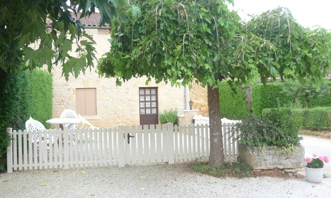 Proissans Cottage | Charming house in Proissans with garden and outdoor play area