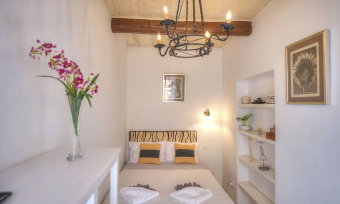 Valletta Ski Chalet | Charming house in the heart of Valletta CPAC1-3