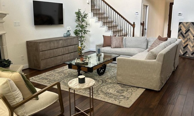 Tomball House | Charming house in The Woodlands, walking distance from cafes, H-E-B and more