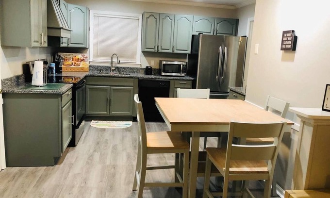 Greensboro House | charming house near Koury Convention Center