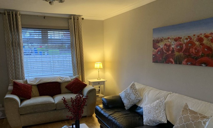 Bangor House | Charming House, Newly Refurbished and Just 5 Mins Walk to the Marina