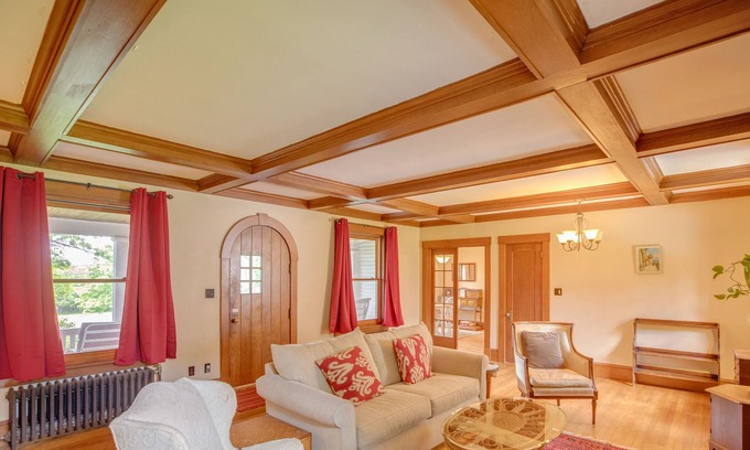Bethlehem Cottage | Charming House on Main Street! 3 Bed/3 Bath!