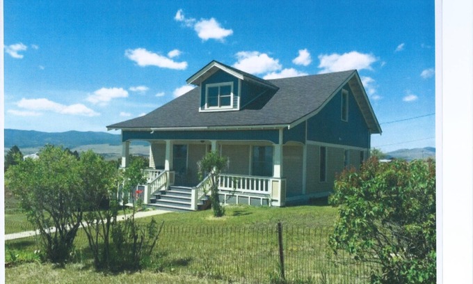 Philipsburg House | Charming House On The Hill With Views Of The Anaconda Range And Flint Creek