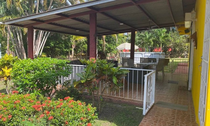 Coloncito Villa | Charming house with pool minutes from the beach!