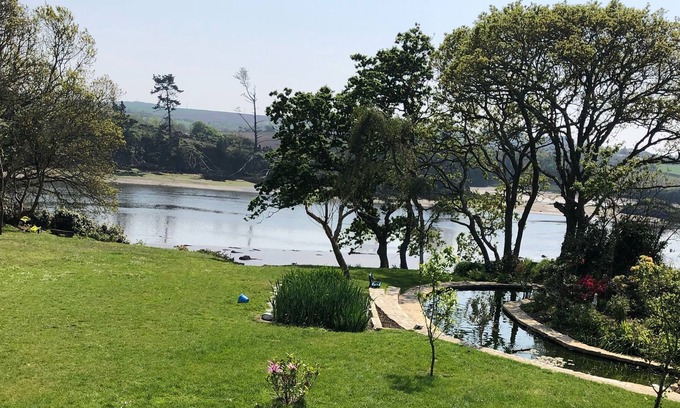 Lanildut House | Charming house with direct access to the sea