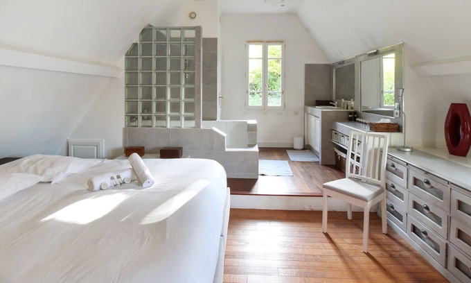 Sevres House | Charming house with garden in Sèvres - Welkeys