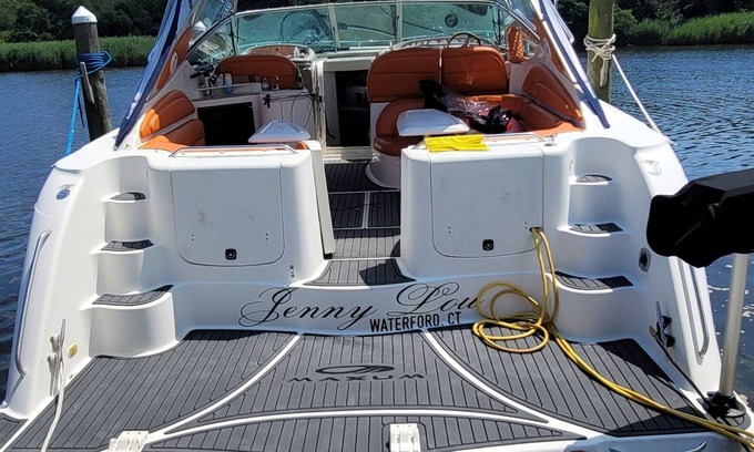 New London Boat Rental | Charming houseboat in pleasant New London with AC, WiFi