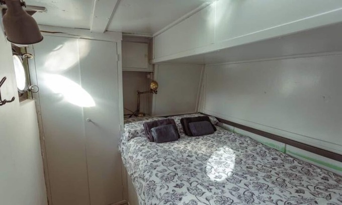 Cote Pavee Boat Rental | Charming houseboat with jacuzzi on the Canal du Midi